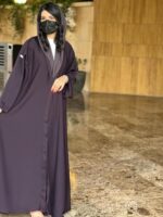 Cool summer abaya in plain crepe fabric with a straight cut. With Tarha. Dark purple (available in several colors).