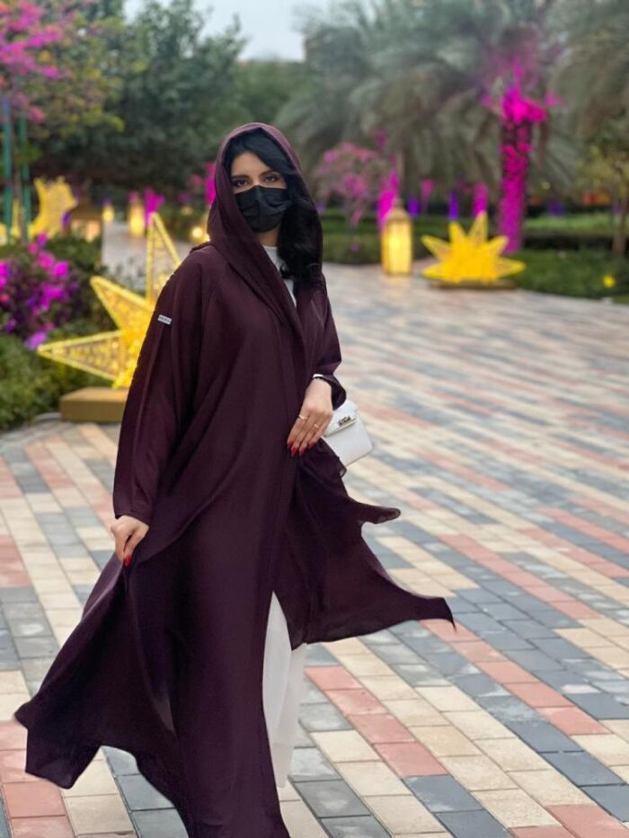 Cool summer abaya in plain crepe fabric with a straight cut. With Tarha. black (available in several colors)