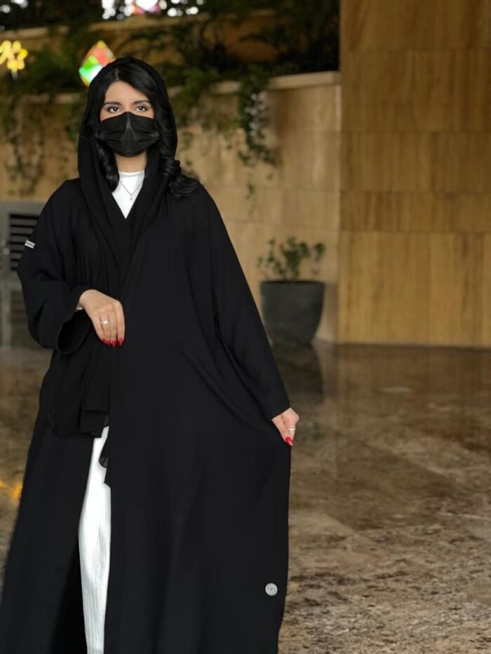 Cool summer abaya in plain crepe fabric with a straight cut. With Tarha. black (available in several colors)