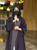 Cool summer abaya in plain crepe fabric with a straight cut. With Tarha. Dark purple (available in several colors).