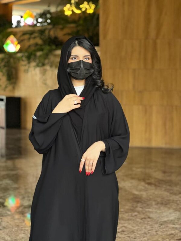 Cool summer abaya in plain crepe fabric with a straight cut. With Tarha. black (available in several colors)